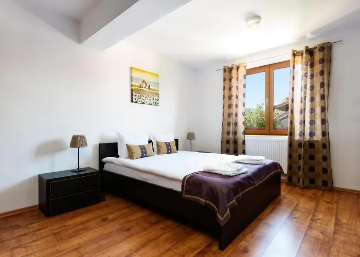 דירה Two Bedroom בנסקו